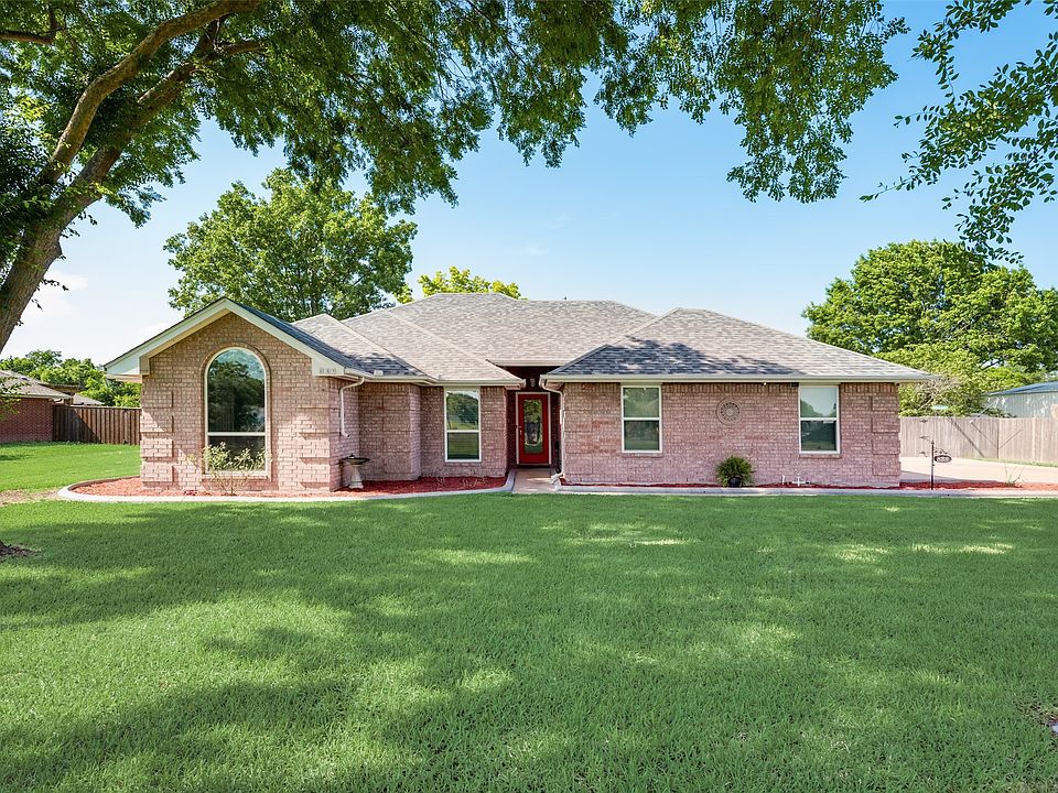 1st image of 833 Rock Creek Ln