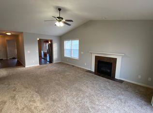 2901 Red Oak Rd, Bloomington, IL 61704