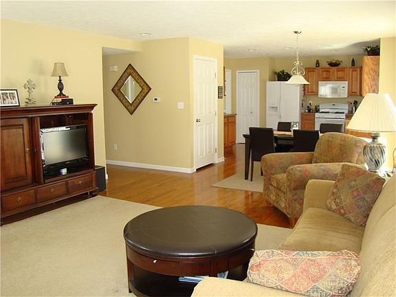 3rd image of 140 Bradford Square Dr