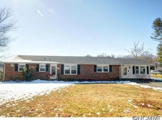 406 Whispering Hills Dr, Hendersonville, NC 28792