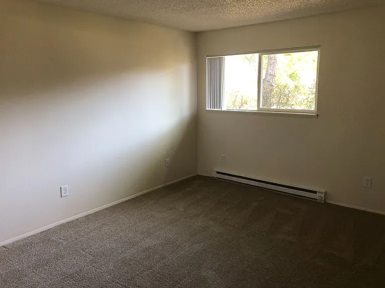 13401 SE Stark St — Photo 12