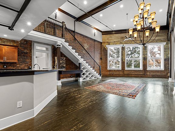 4th image of 1467 Market St APT 204