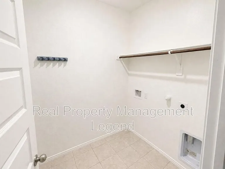 5601 Portola Ln — Photo 16