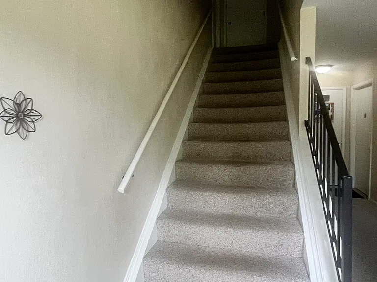 389 Quarry Ln NE #E — Photo 2