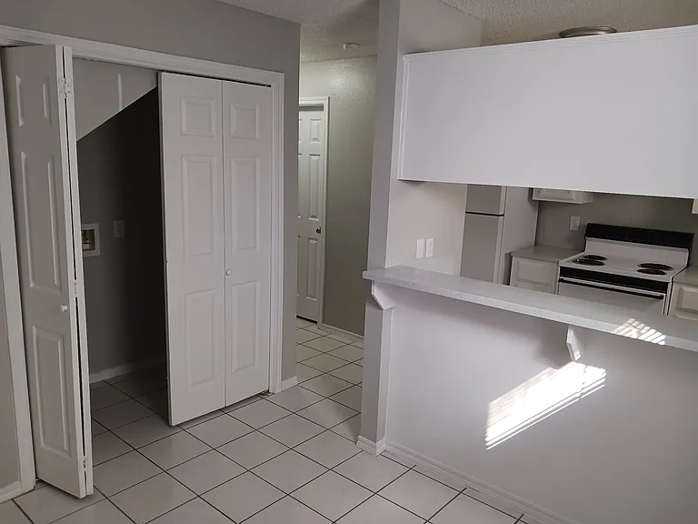 2202 W Elisa Ln #4 — Photo 4