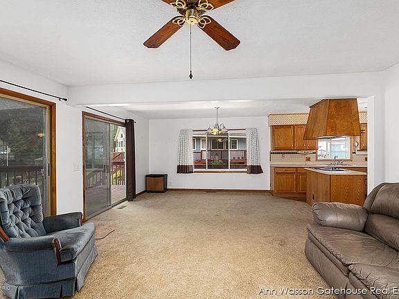 4th image of 17100 Winona Ln