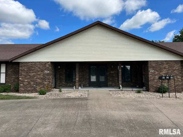 2105 Maple Ave, Macomb, IL 61455
