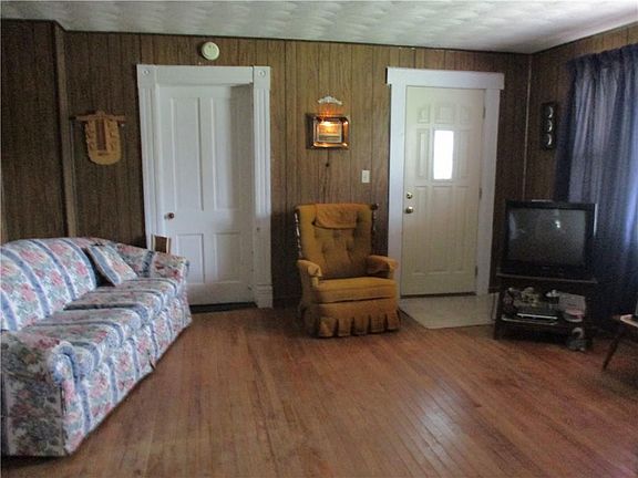 2nd image of 615 N Douglas St