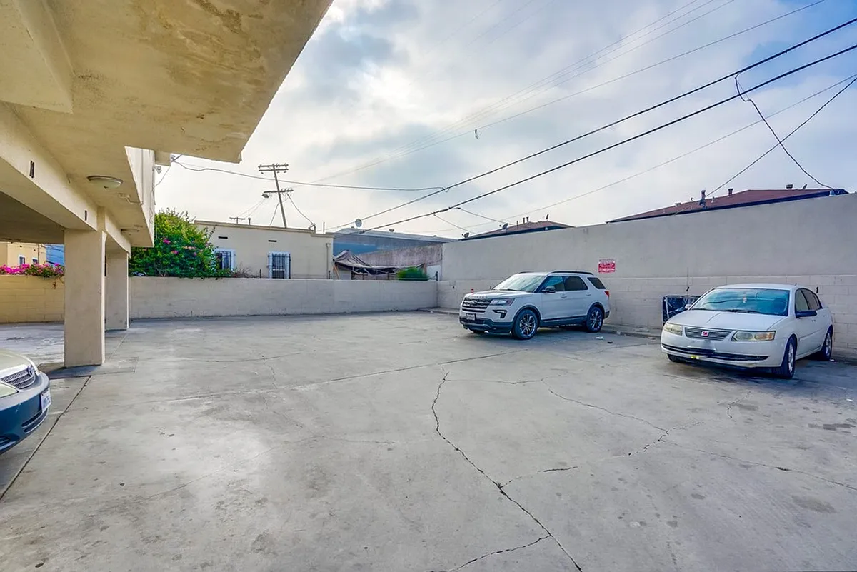 Building Photo - 6803 Brynhurst Ave