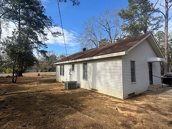 5th image of 2980 Military Rd