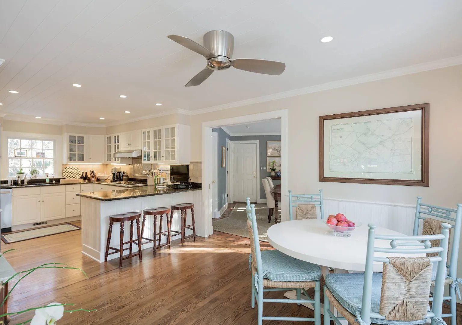 Charming East Hampton Village August Rental — Photo 4