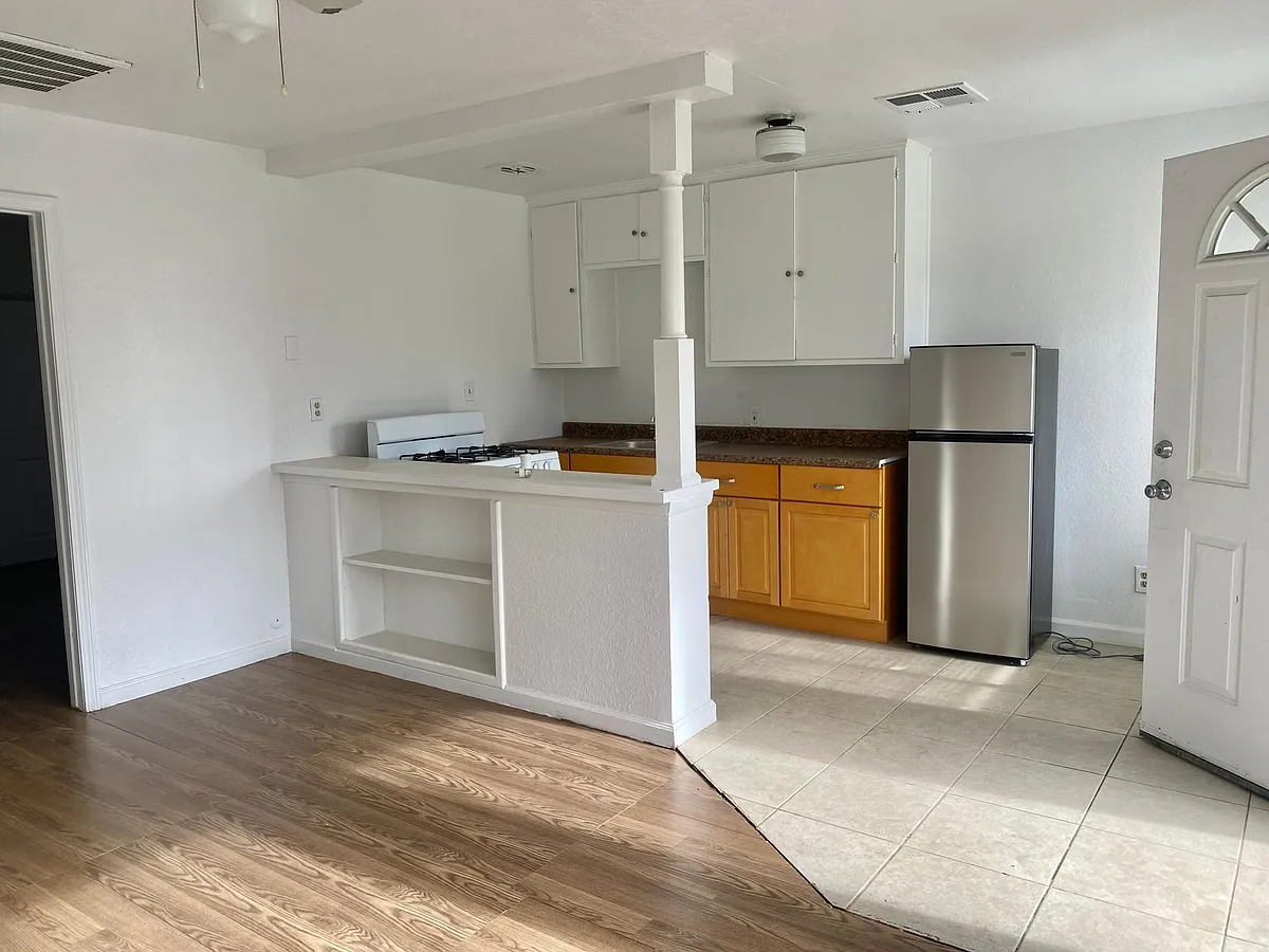 Building Photo - 2749 Fairfield St #6
