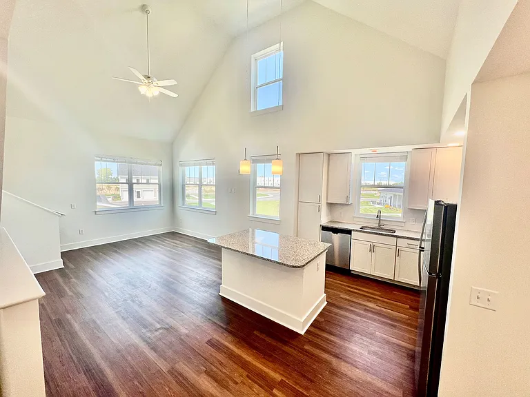 Hickory Cottages Apartment Homes — Photo 9