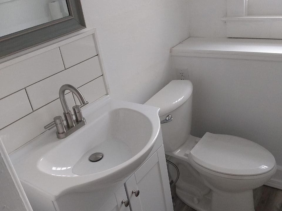 1/2 bath downstairs