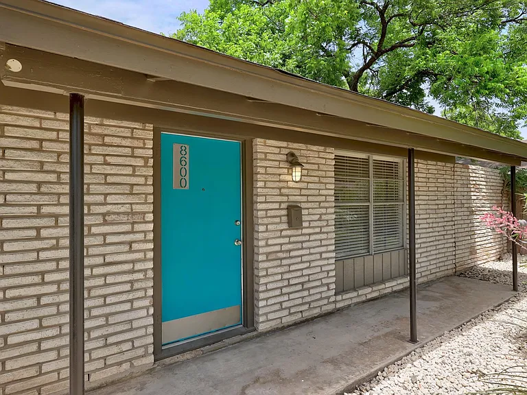 8600 Hathaway Dr — Photo 20
