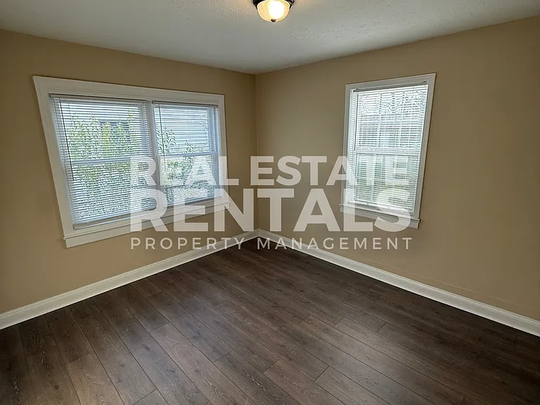 504 Pearl St — Photo 8