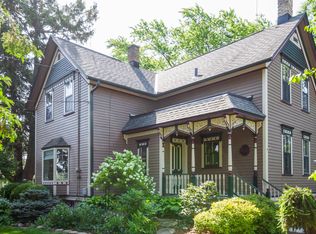 707 W Pioneer Rd, Mequon, WI 53097