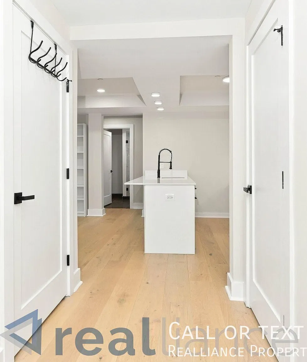 Modern 2BR+Den H Street Condo — Photo 3
