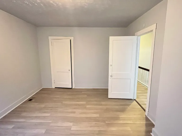 2330 Murray Ave — Photo 15