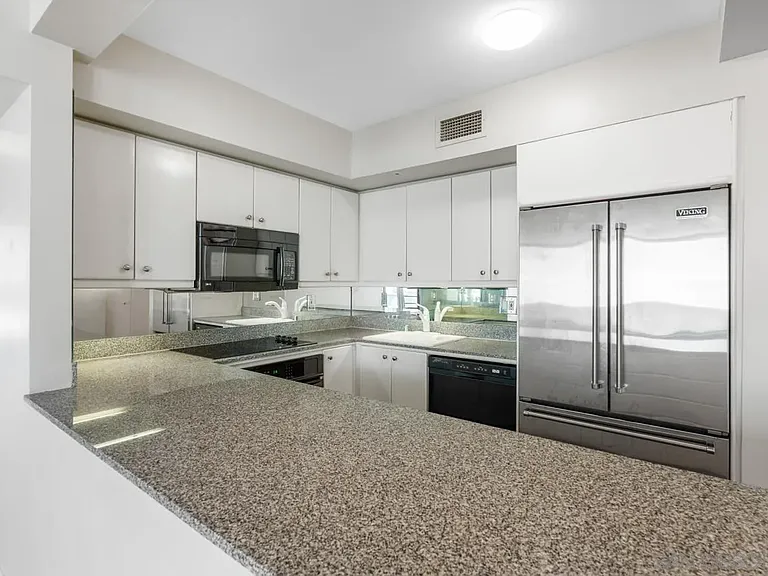 500 W Harbor Dr #714 — Photo 6