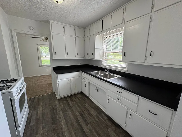 1088 S Morgantown Rd — Photo 8