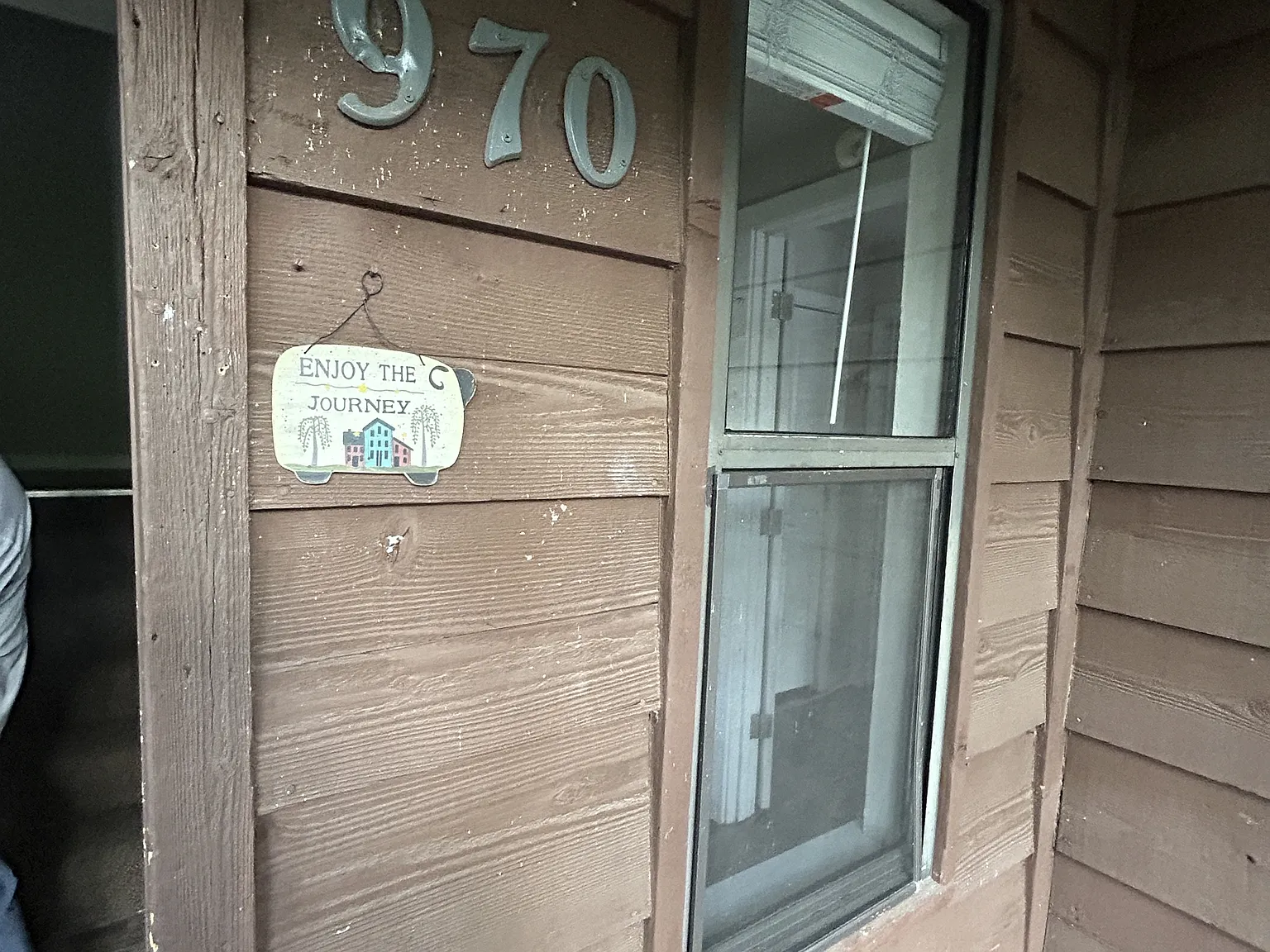 970 N Lewis Ave — Photo 3