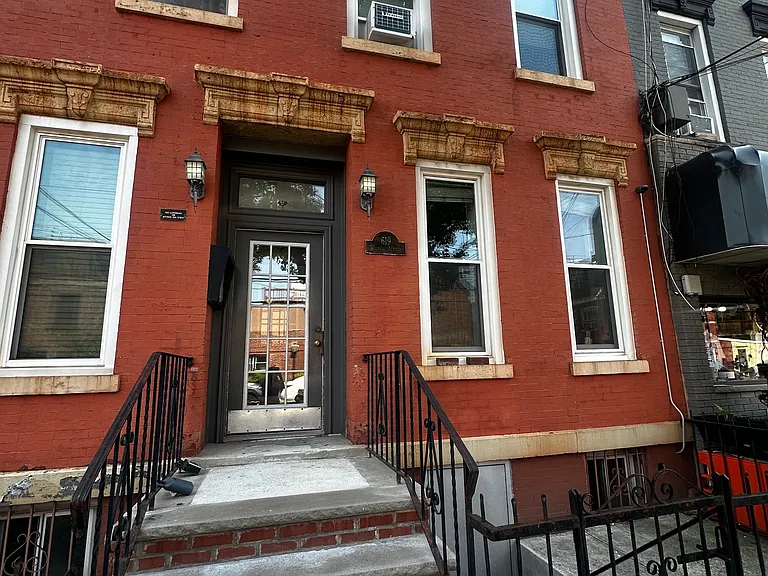 619 Willow Ave #1R — Photo 1