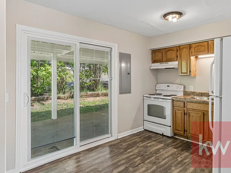 340 E Carters Valley Rd — Photo 6