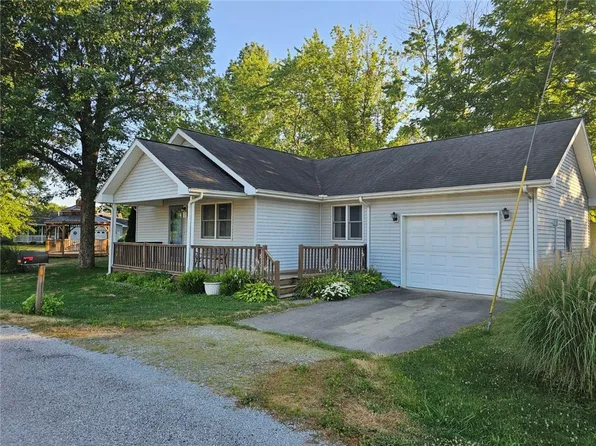 7 Evergreen Dr, Greenup, IL 62428