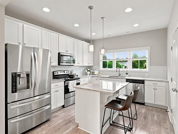 4th image of 1232 Commonwealth Cir