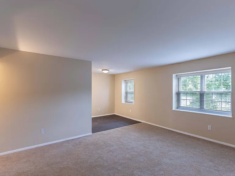 13220 Chester Rd — Photo 2