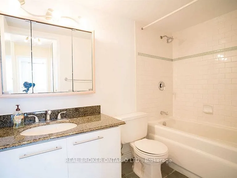 633 Bay St #2021 — Photo 12