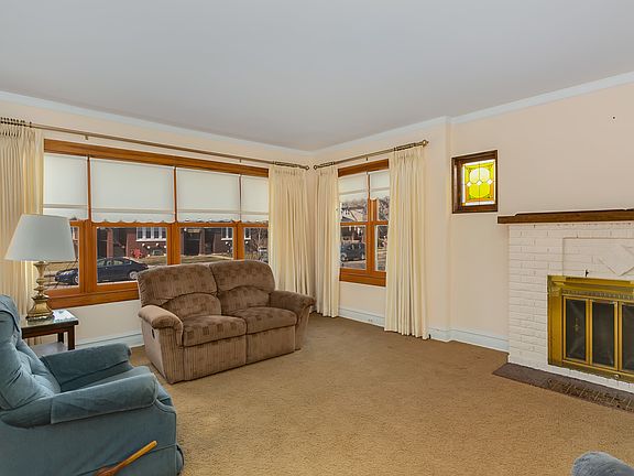 2nd image of 3633 N Saint Louis Ave