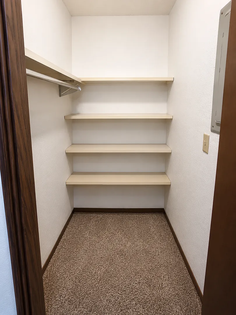 Raven Oaks Apartments — Photo 4