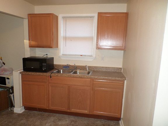 4th image of 17365 Birwood St