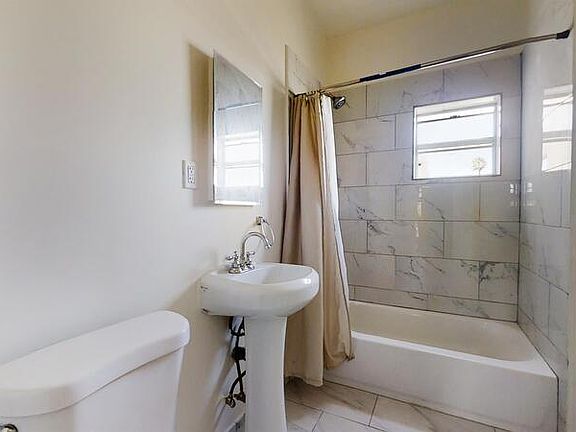 5th image of 1117 S Westlake Ave #301