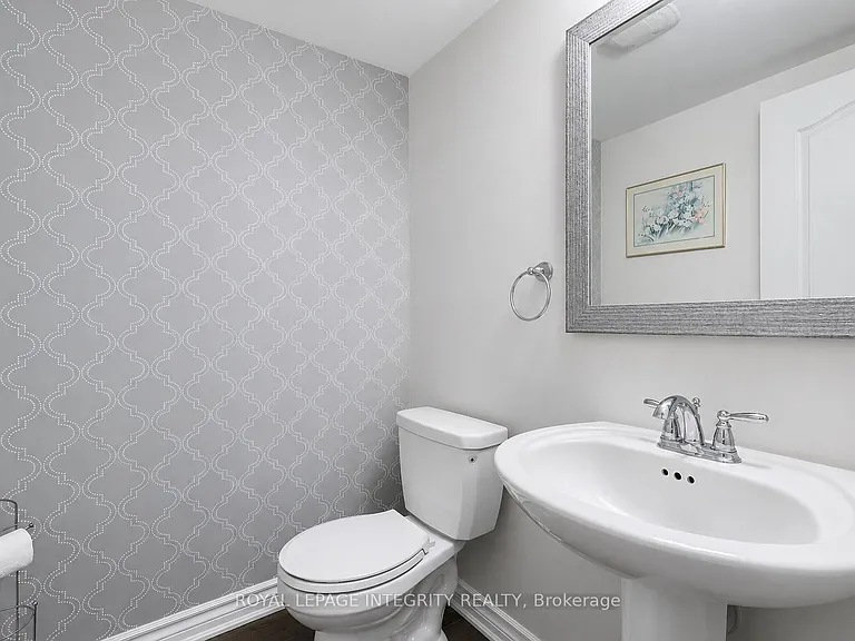 555 Foxlight Cir — Photo 5