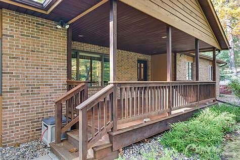 50705 Tecumesh Dr Granger IN-large-004-Large Front Porch-1500x1000-72dpi