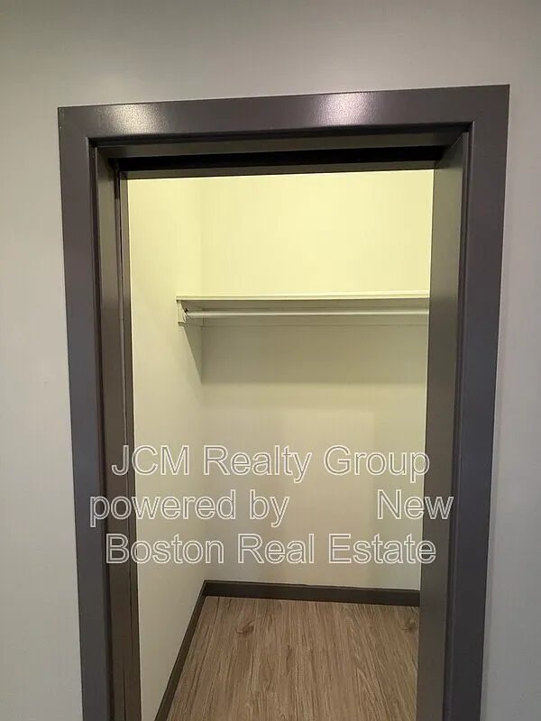 2 bed, 1.0 bath, $2,283 — Photo 4