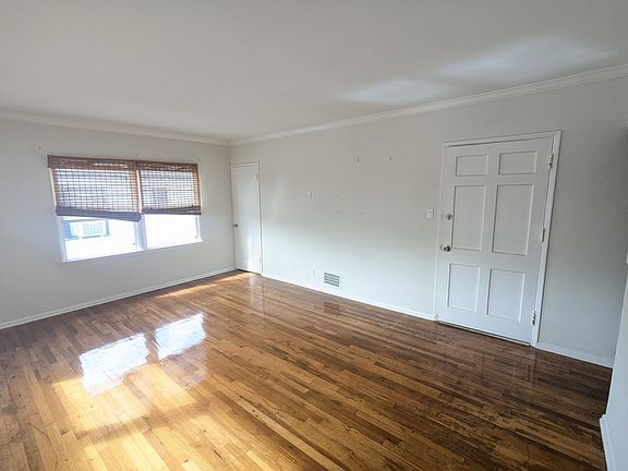 5th image of 729 N Edinburgh Ave #1/2-1
