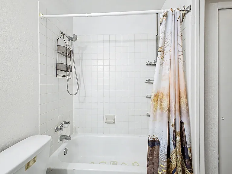 Beautiful Beck Ln Fourplex — Photo 19