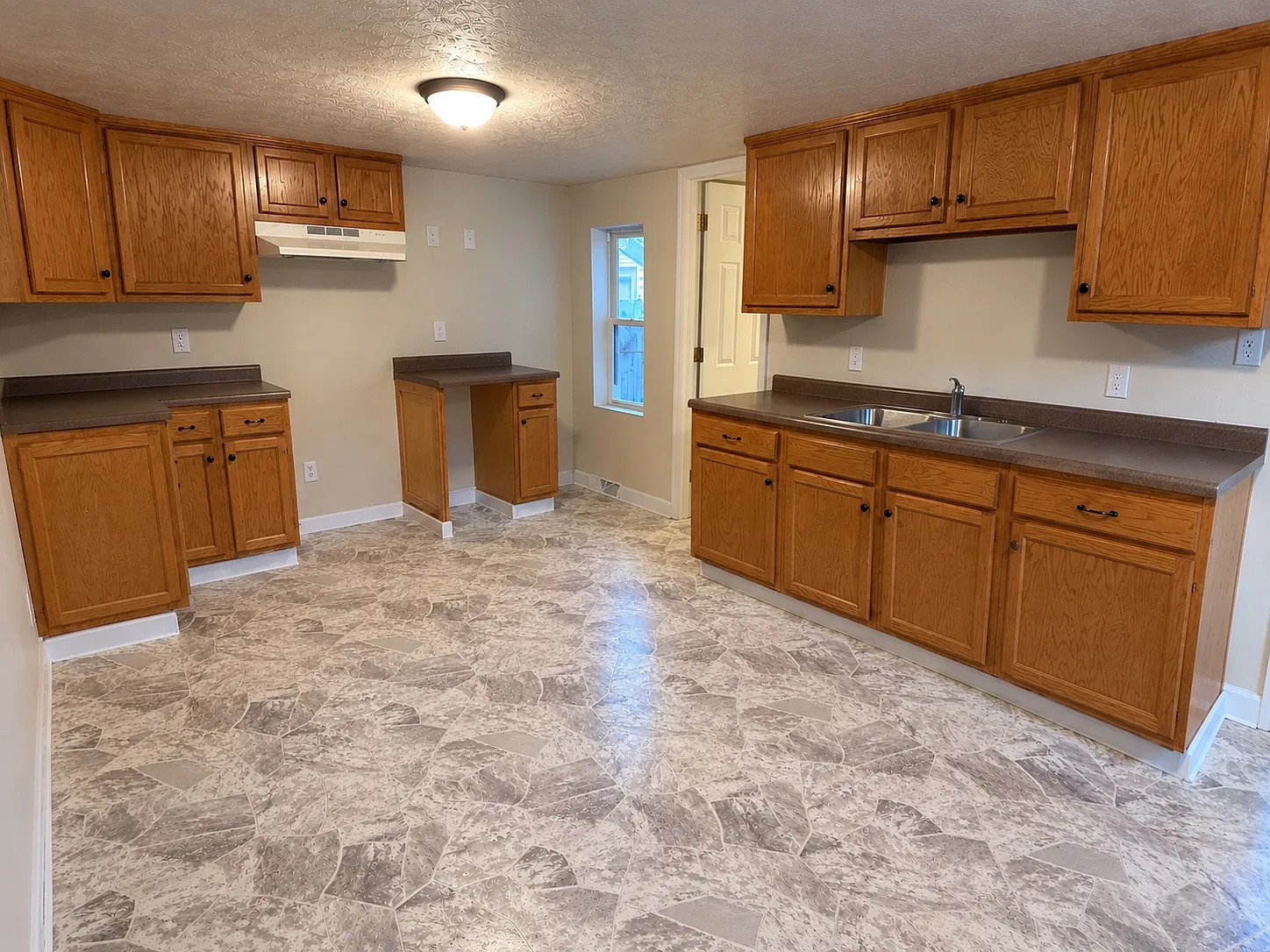 2 bed, 800 sqft, $995 — Photo 2