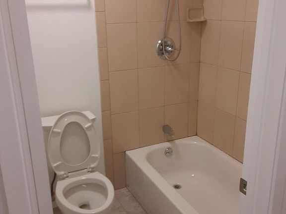 5th image of 950 Linden Ave APT 214