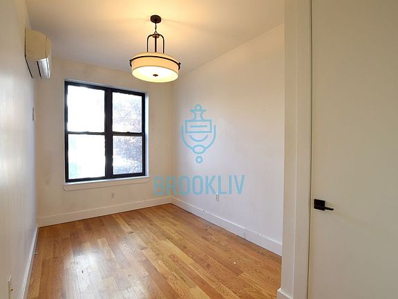 3rd image of 1426 Dekalb Ave APT 2R