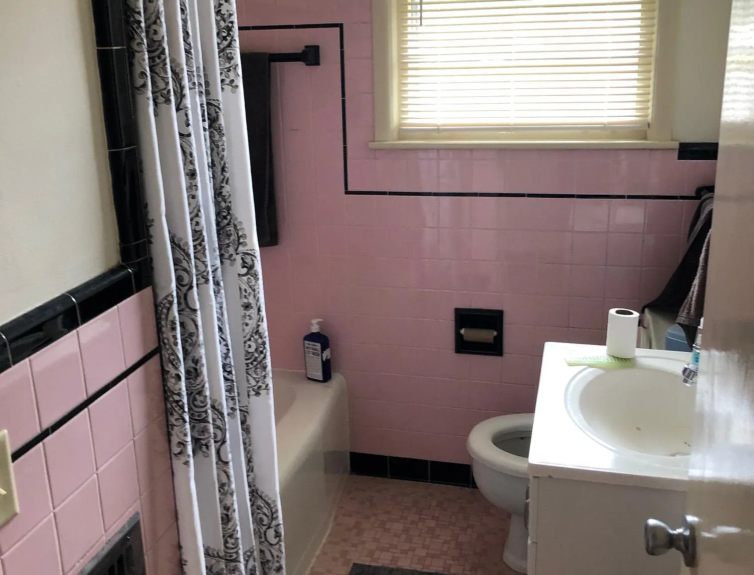 3 bed, 1500 sqft, $2,590 — Photo 4