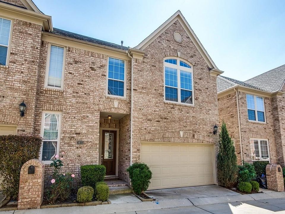 Colleyville townhome with backyard for pets and gardening.