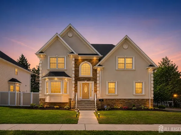 11 Goodrich St, Iselin, NJ 08830