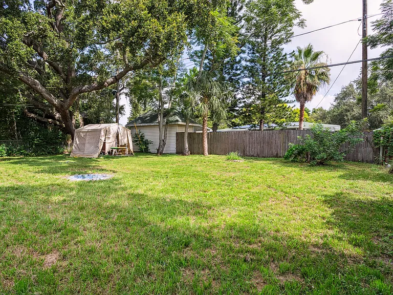 1324 Parkwood St — Photo 16