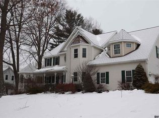 30 Devonshire Way, Halfmoon, NY 12065