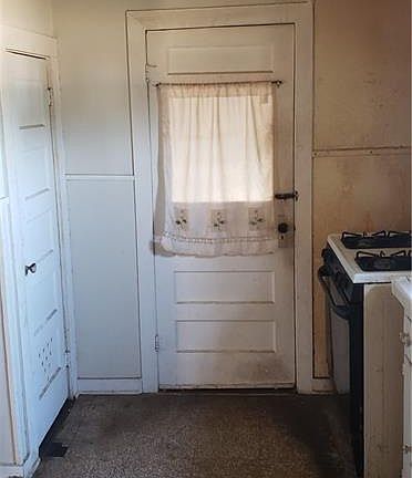 4th image of 917 S Jefferson St